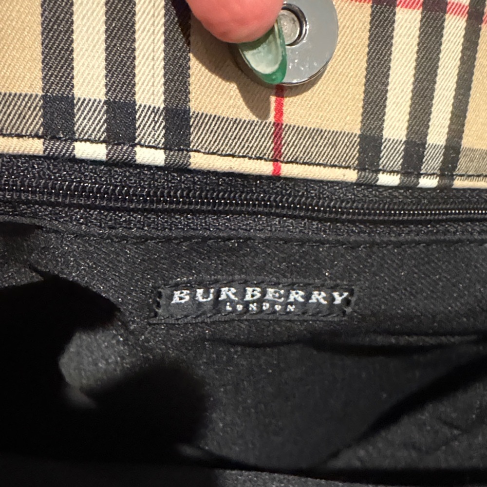 Burberry NWT Nova Check Large Beige and Black Check Tote - Picture 6 of 10